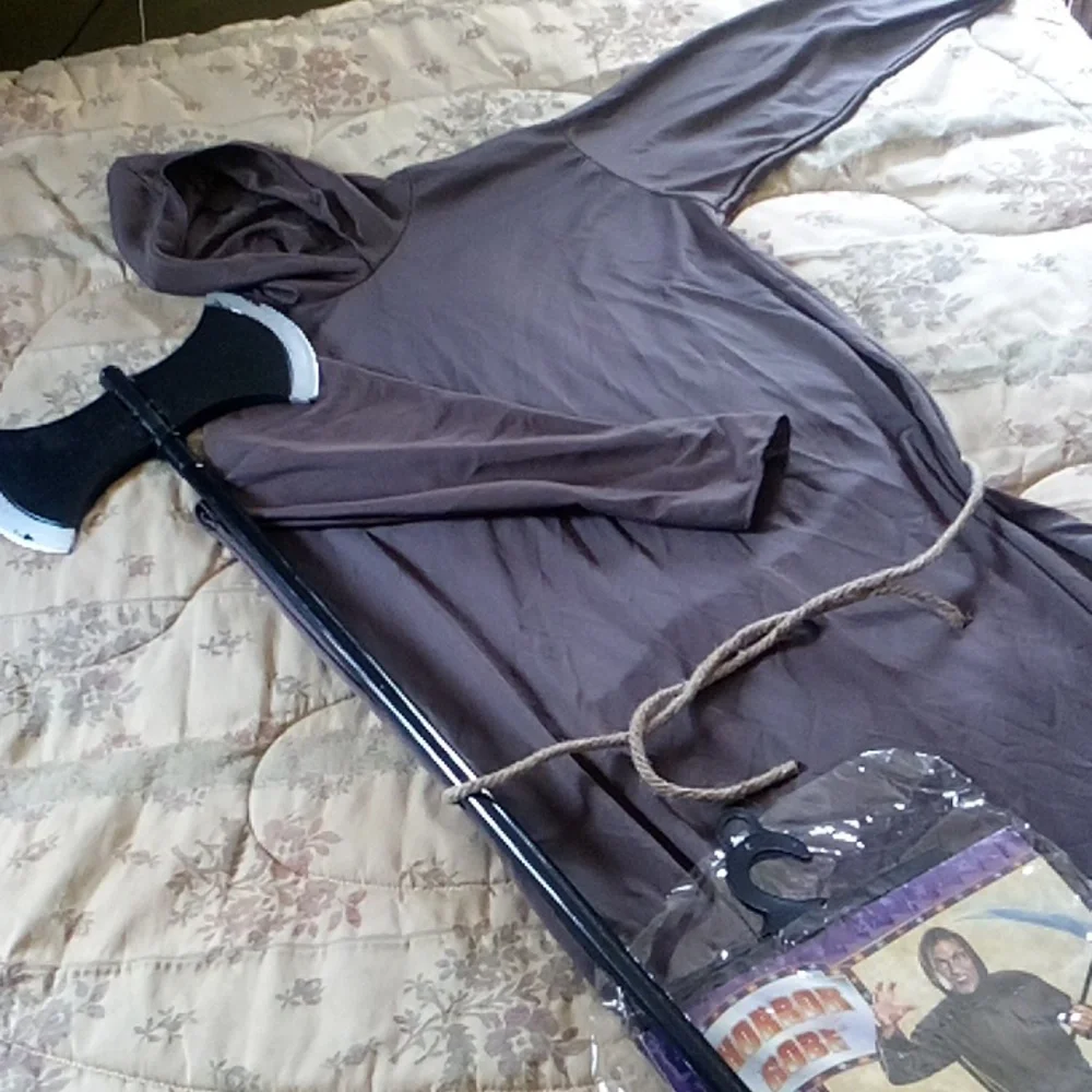 Bad monk/ warlock /horror robe kids large EUC 36